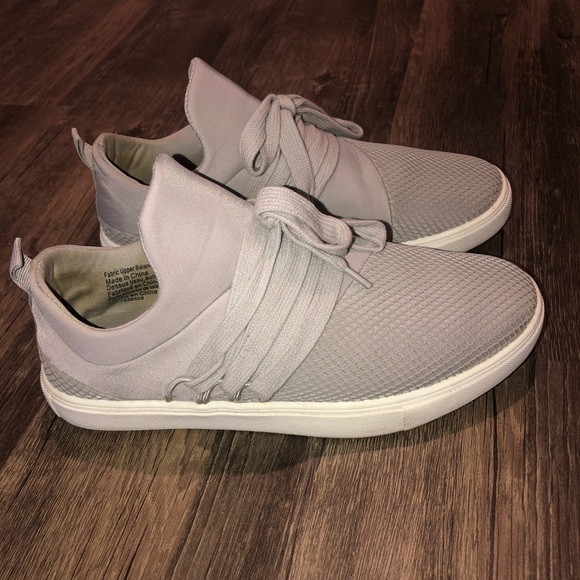 Sneakers - Picture 1 of 4